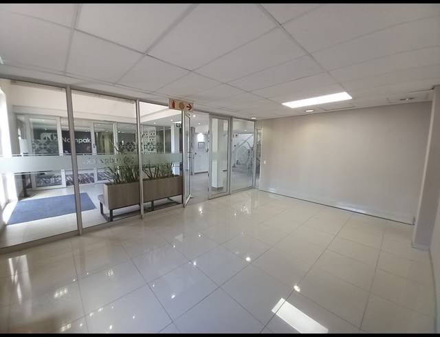 784M² OFFICE TO LET IN BRYANSTON
